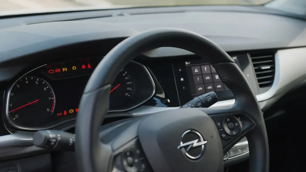 Opel Grandland X – opis kontrolek i komunikatów
